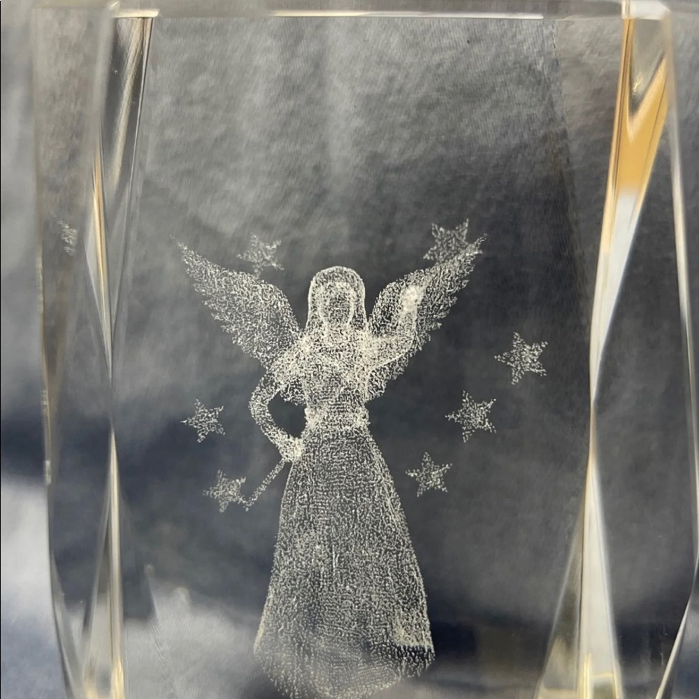 Crystal Glass 3D/Angel Paperweight - Picture 4 of 6